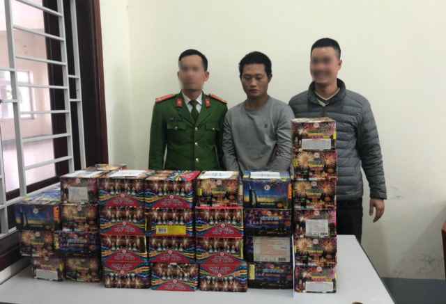 Bị bắt khi đang vận chuyển pháo nổ, thu giữ hơn 1 tạ pháo