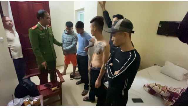 Bắt nhóm nam thanh niên tàng trữ tái phép chất ma túy