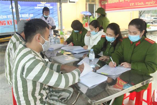 Gần 400 can, phạm nhân được khám sàng lọc bệnh lao phổi
