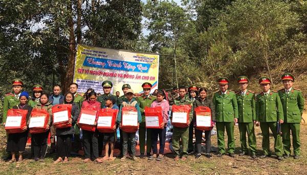 Mang Tết sớm đến với bà con Đan Lai