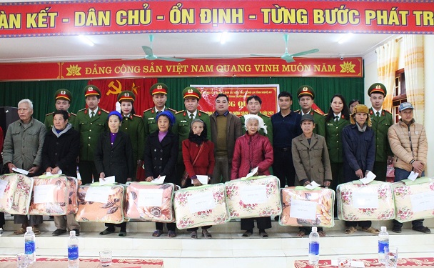 Trao yêu thương, mang 'Xuân ấm' đến Diên Lãm