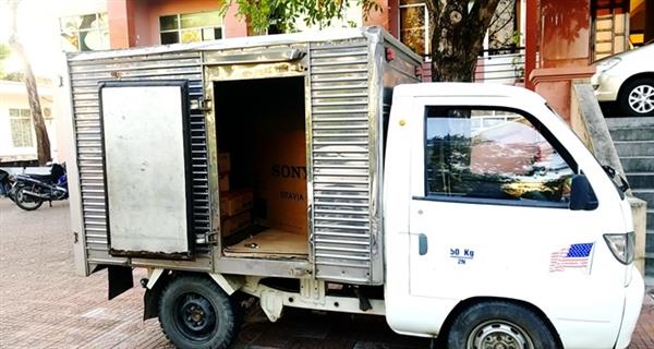 Chiếc xe tải nhẹ hai đối tượng sử dụng để thực hiện hành vi lừa đảo