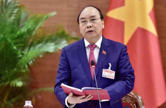 Phòng dịch quyết liệt nhưng vẫn bảo đảm người dân đón Tết