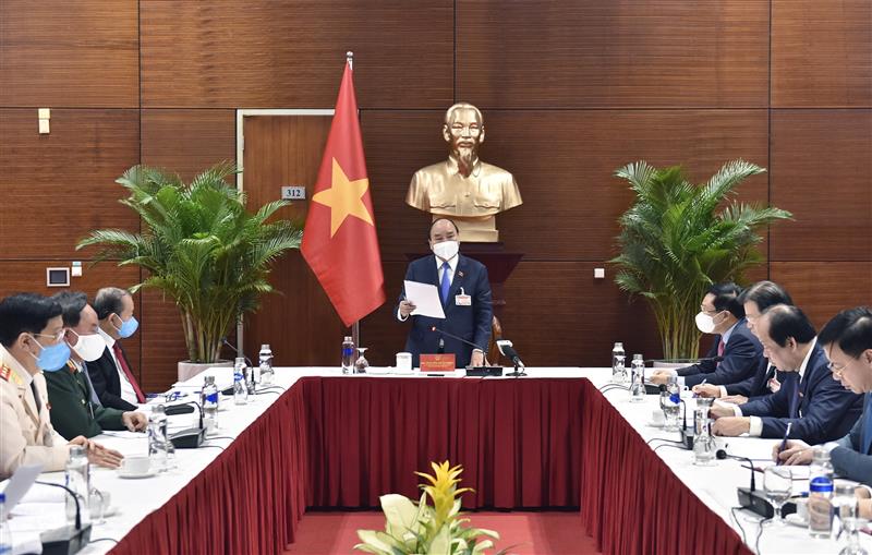 Sáng 28/1, Thủ tướng Nguyễn Xuân Phúc triệu tập cuộc họp khẩn về công tác phòng chống COVID-19 tại Trung tâm Hội nghị Quốc gia, nơi Đại hội XIII đang diễn ra. Ảnh: VGP
