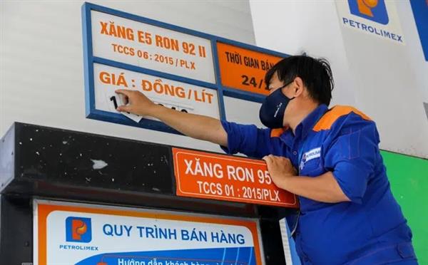 Xăng dầu giữ nguyên giá