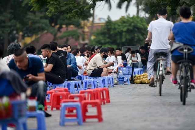 Hà Nội đóng cửa quán ăn đường phố, cà phê từ ngày 16/2