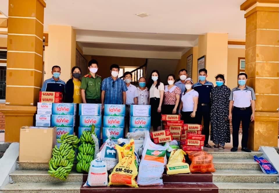 Tặng thực phẩm, nhu yếu phẩm và nấu ăn tại các địa bàn có dịch