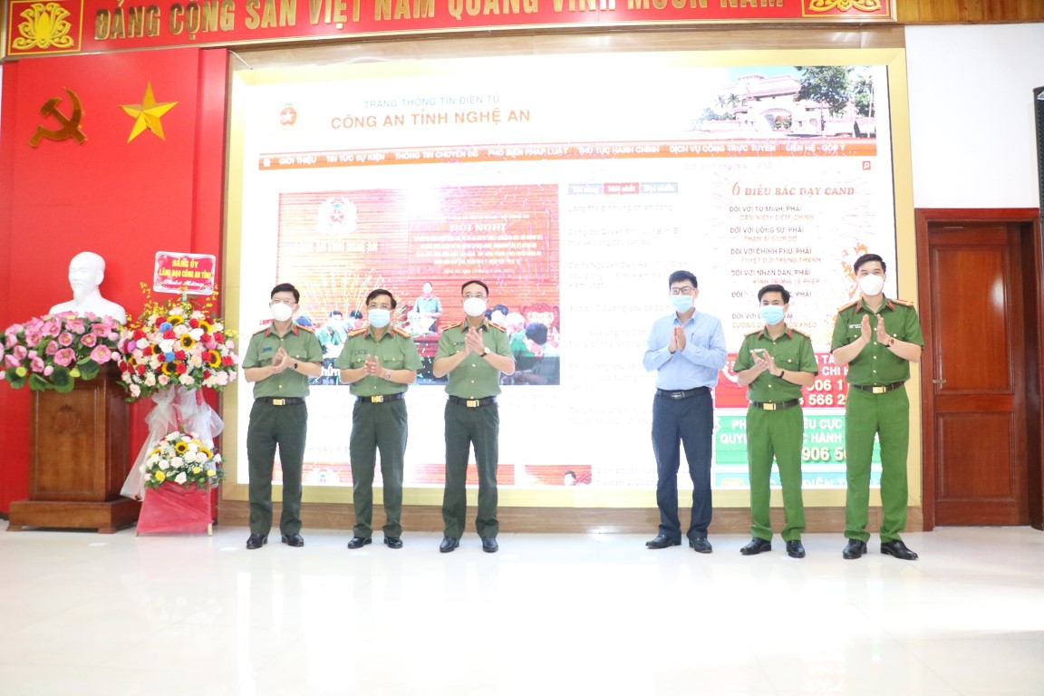 Trang TTĐT Công an Nghệ An được thiết kế, xây dựng nhiều chuyên mục, các trang thành phần hợp lý, dễ khai thác, tìm kiếm. Ảnh: Vương Linh