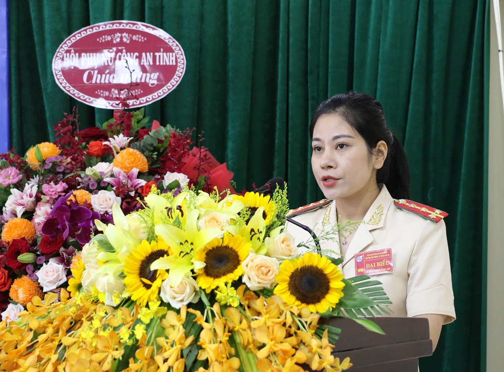 Đại úy Nguyễn Thị Quỳnh Trang, Chủ tịch Hội phụ nữ phòng Tổ chức cán bộ phát biểu tại Đại hội