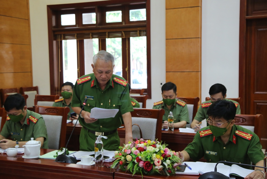 Đại tá Phạm Hoài Nam, Chánh văn phòng Cơ quan Cảnh sát điều tra  Công an tỉnh phát biểu tại hội nghị