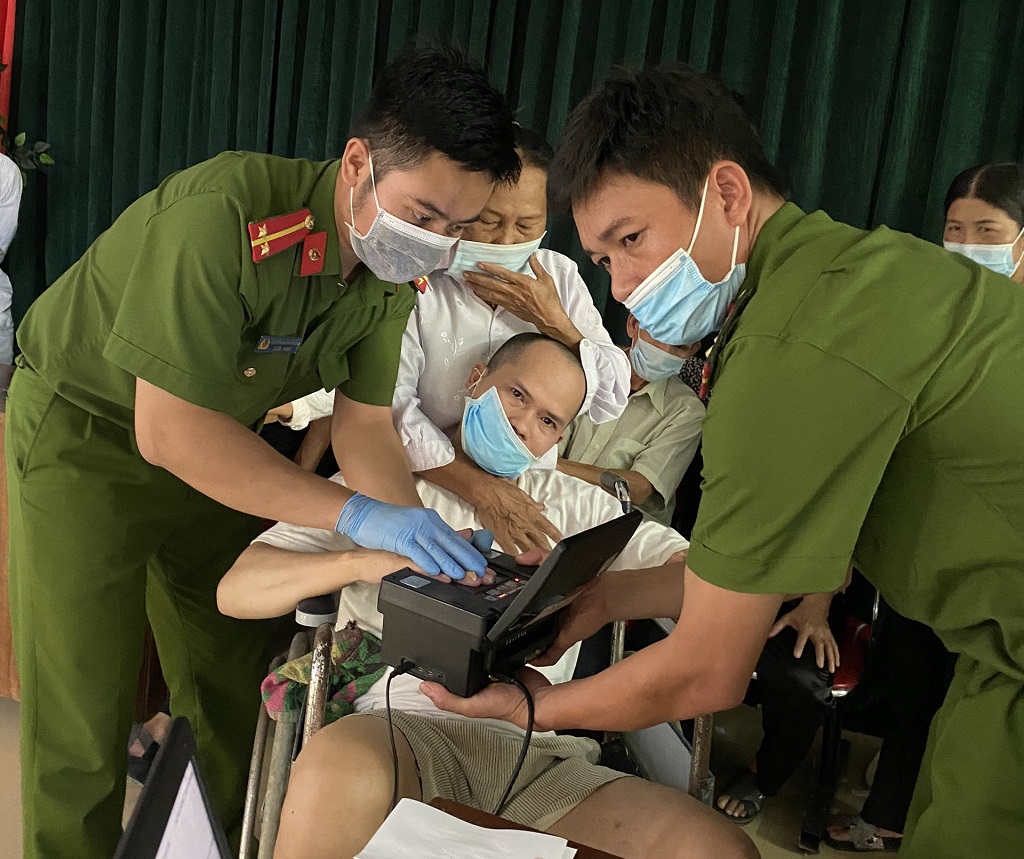 Hoàn thành việc cấp thẻ Căn cước công dân gắn chíp điện tử trước thời hạn