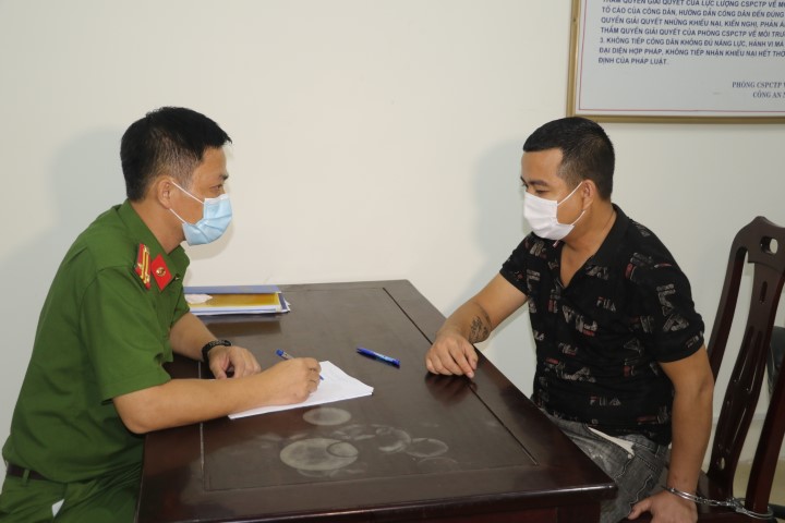 Lực lượng Công an làm việc với 