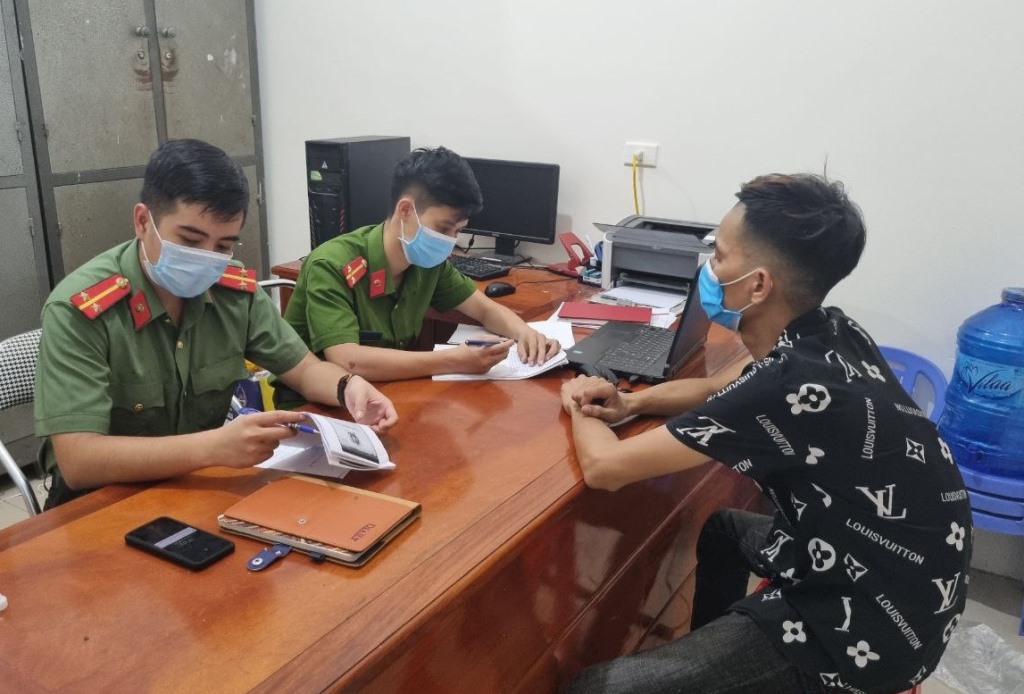 Lấy lời khai đối tượng Nguyễn Phương Duy 