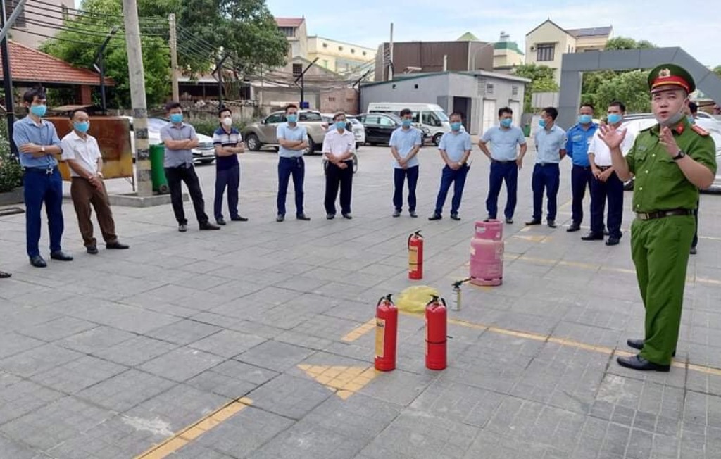 Hướng dẫn nghiệp vụ phòng cháy chữa cháy tại buổi ra mắt 