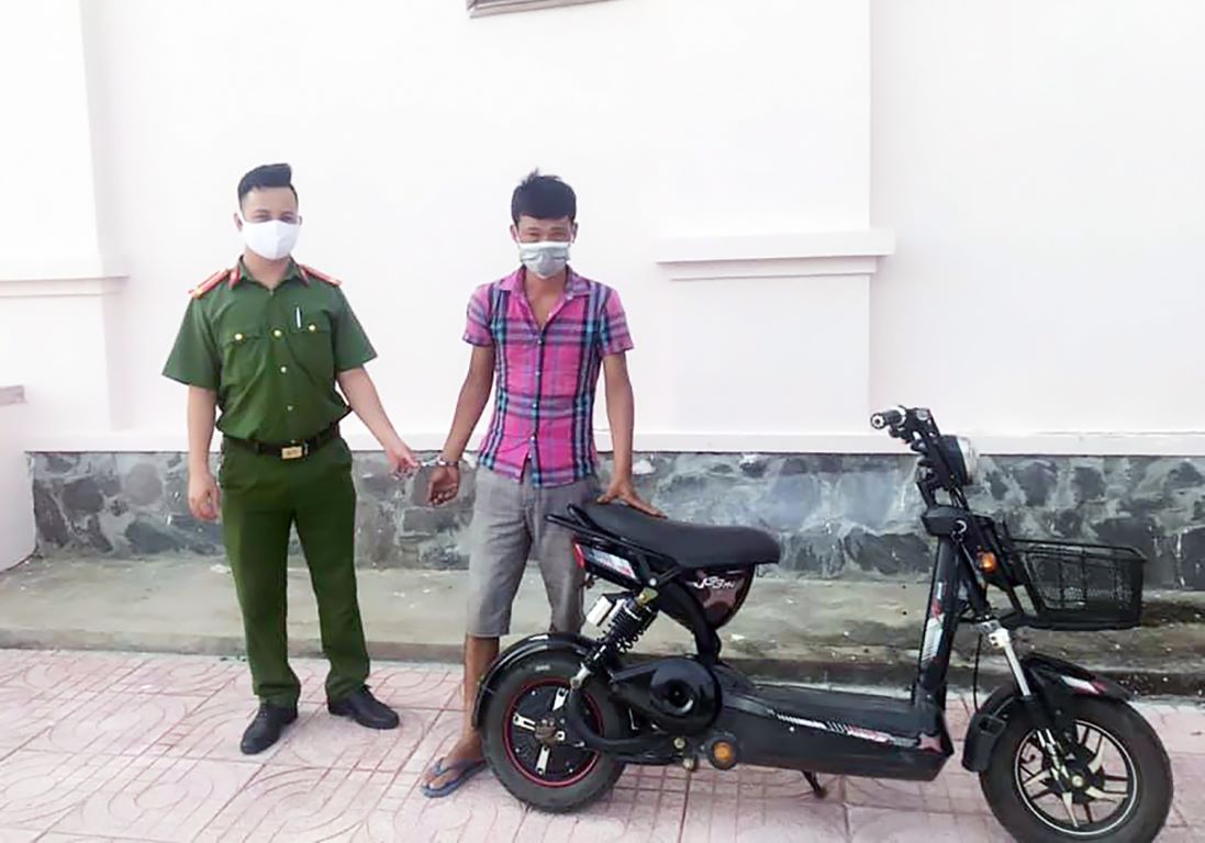 Đối tượng và tang vât tại cơ quan Công an