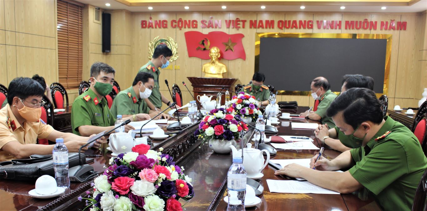 Công an Nghệ An triển khai nhiều phương án bảo đảm an ninh trật tự, phòng chống dịch Covid-19 trên địa bàn thành phố Vinh.