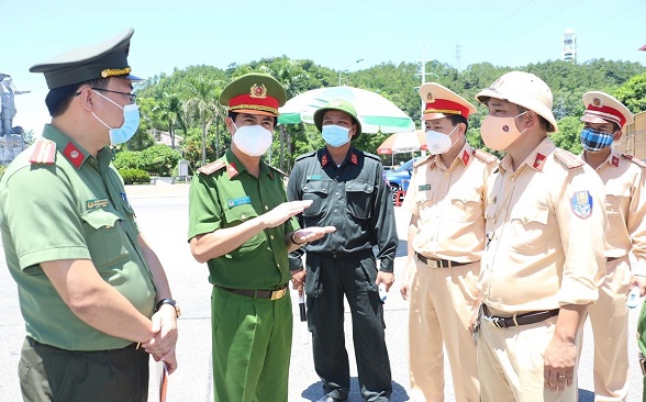 Hành vi không chấp hành quy định phòng, chống dịch COVID-19, chống người thi hành công vụ sẽ bị xử lý như thế nào?