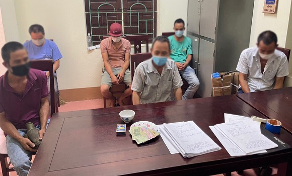 06 trường hợp bị lực lượng chức năng phát hiện về hành vi đánh bạc ngày 03/9/2021