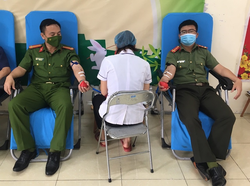 07 cán bộ Công an kịp thời hiến máu cứu chữa bệnh nhân