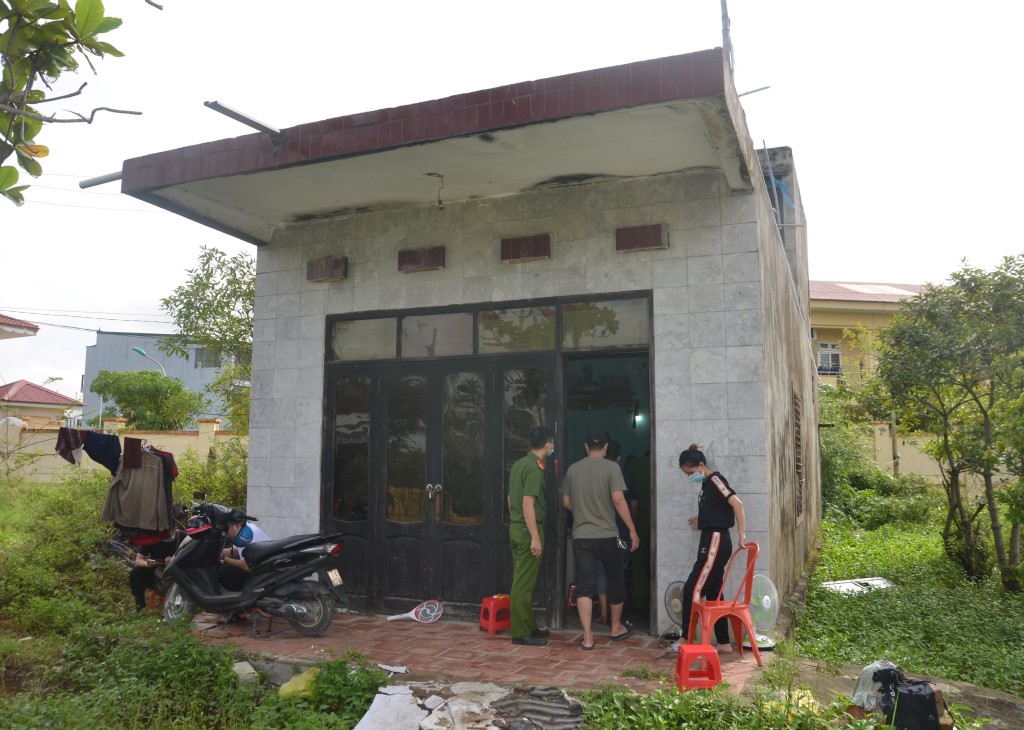 Ngôi nhà bỏ hoang trên địa bàn thành phố Vinh được các đối tượng sử dụng để cất dấu tài sản lấy trộm 