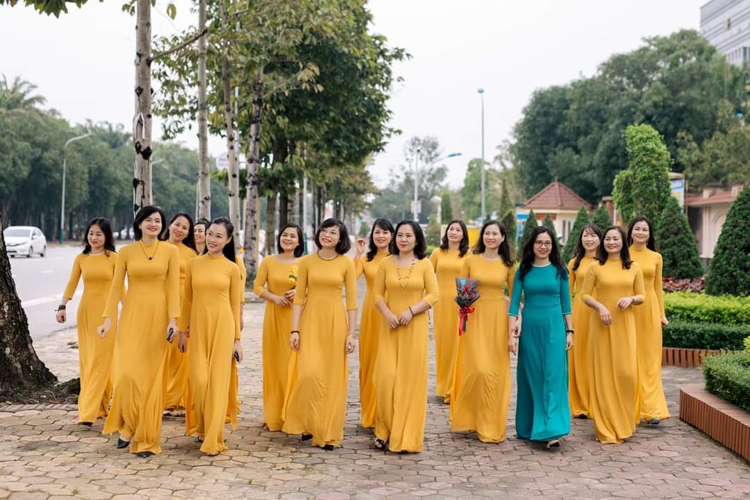 Duyên dáng trong tà áo dài truyền thống