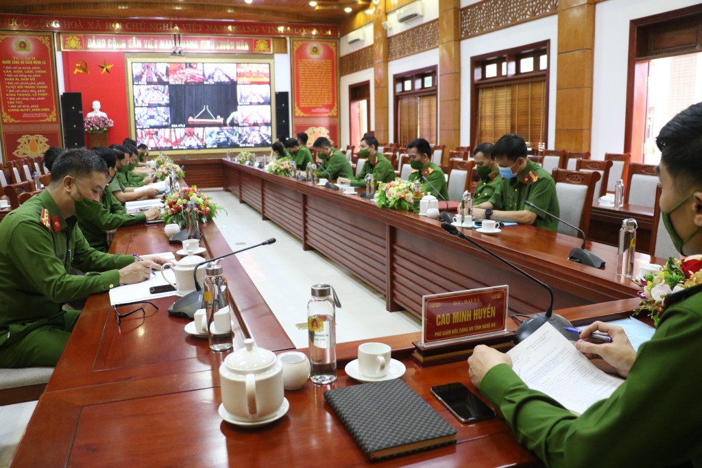  Hội nghị được tổ chức bằng hình thức trực tuyến từ Bộ Công an tới Công an 63 tỉnh, thành phố trực thuộc Trung ương (ảnh Minh Khôi)