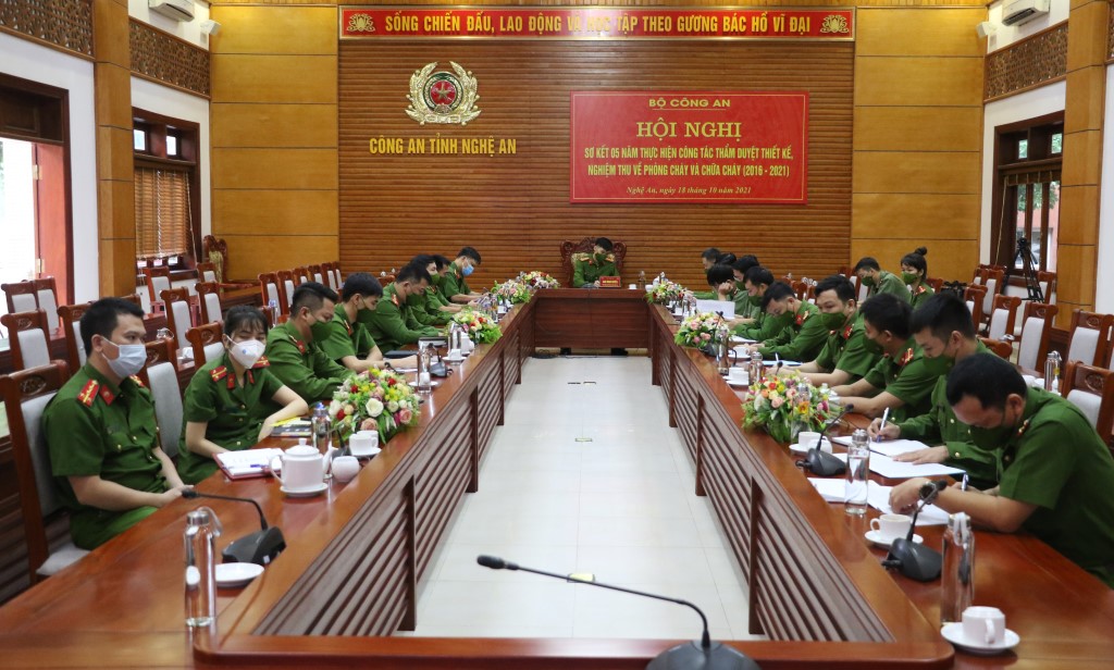 Các đại biểu tham dự hội nghị tại điểm cầu Nghệ An  