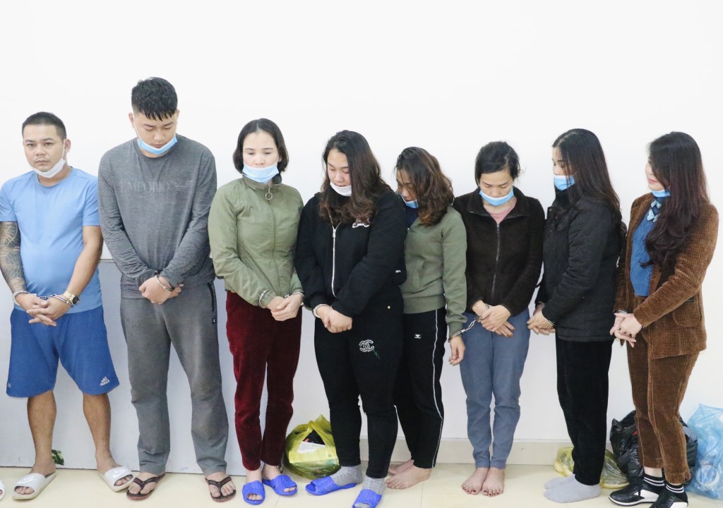 Có nhiều phụ nữ tham gia đánh bạc bị bắt giữ (ảnh Đức Vũ)
