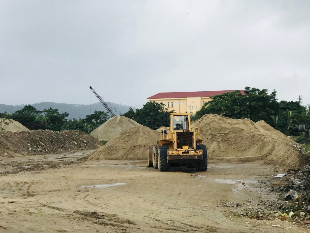 Số cát tại bến thuộc Công ty Cổ phần xây lắp và thương mại 668, thời điểm kiểm tra công ty chưa xuất trình đầy đủ các giấy tờ hợp pháp của số cát trên
