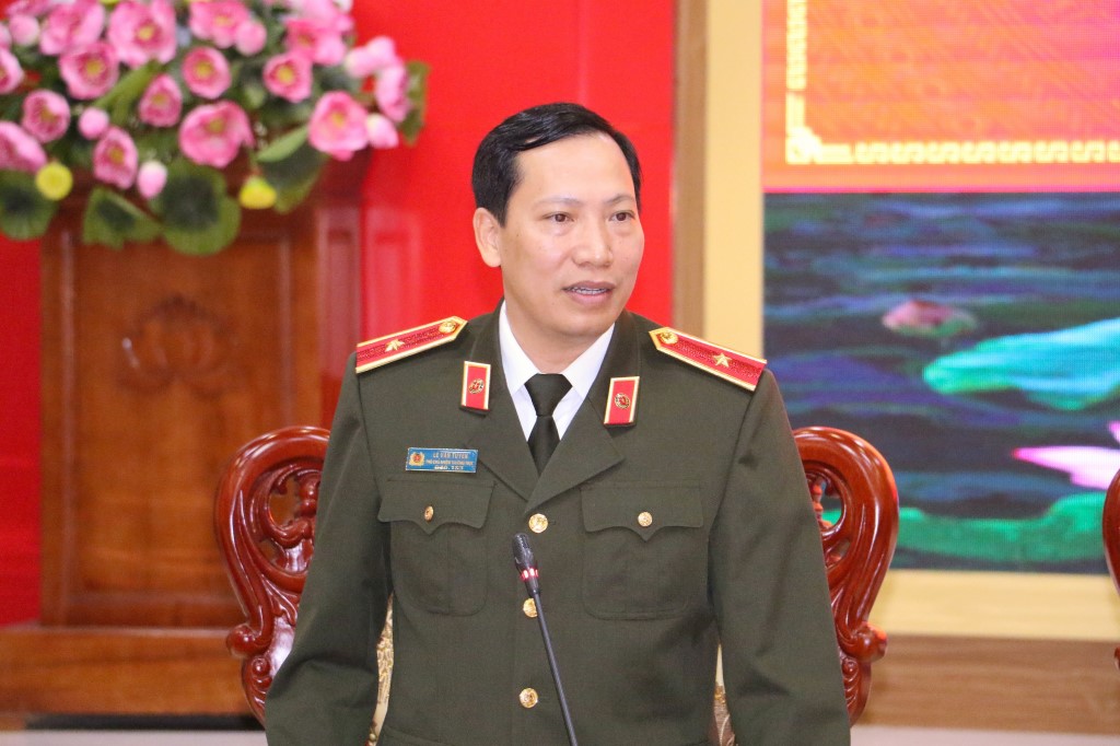Đồng chí Thiếu tướng Lê Văn Tuyến, Ủy viên Đảng ủy Công an Trung ương, Phó Chủ nhiệm thường trực UBKT Đảng ủy Công an Trung ương đã ghi nhận, biểu dương và đánh giá cao những kết quả mà Đảng ủy Công an tỉnh Nghệ An đạt được trong thời gian qua