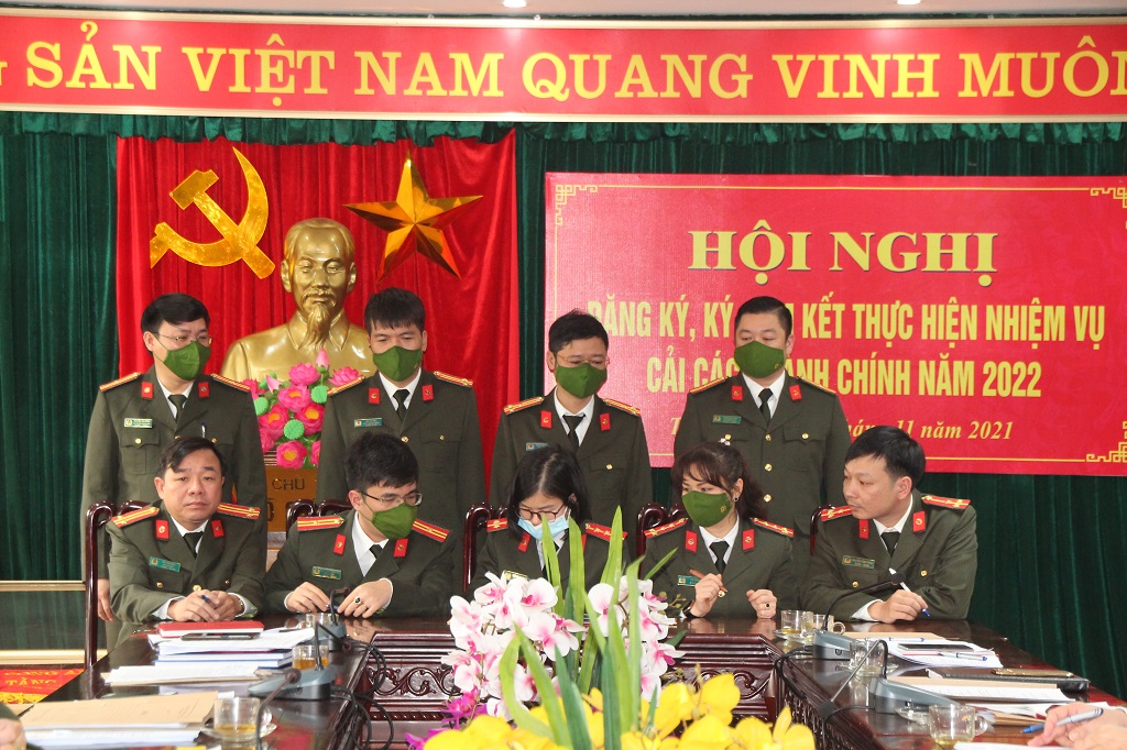 Các đội công tác và các tổ chức, đoàn thể ký cam kết thực hiện nhiệm vụ CCHC năm 2022
