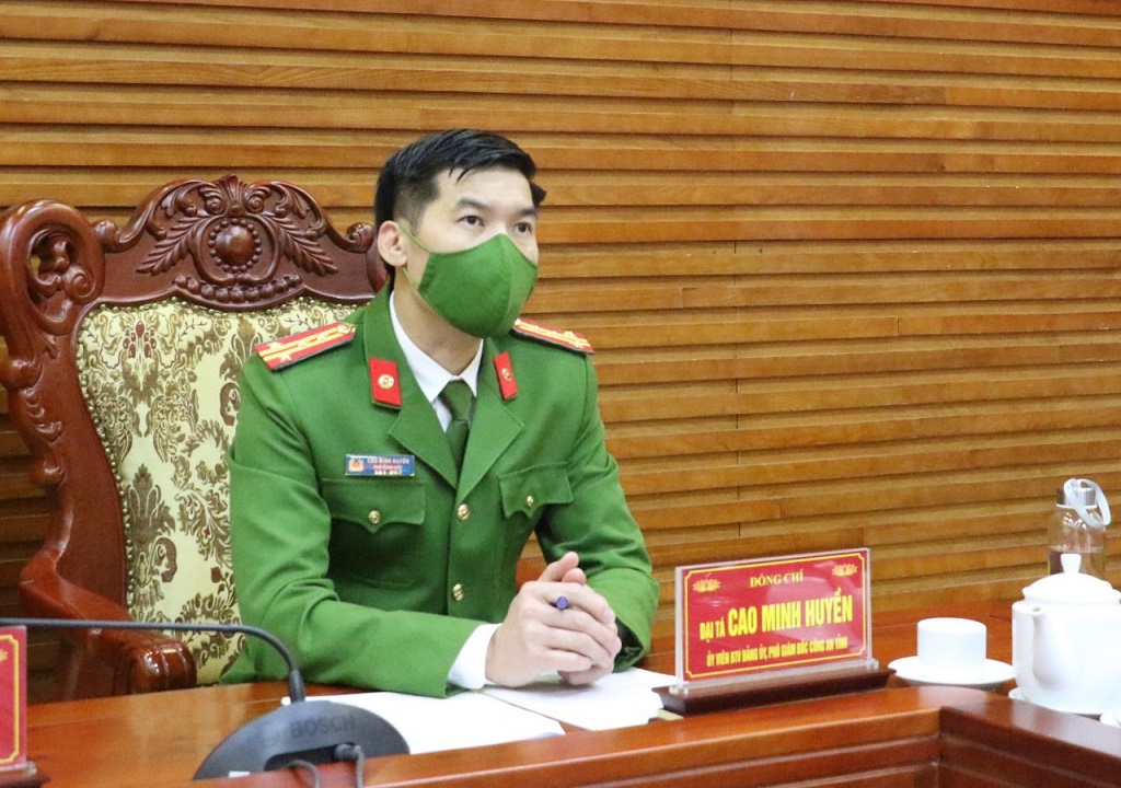 Đồng chí Đại tá Cao Minh Huyền, Phó Giám đốc Công an tỉnh chủ trì tại điểm cầu Công an tỉnh Nghệ An