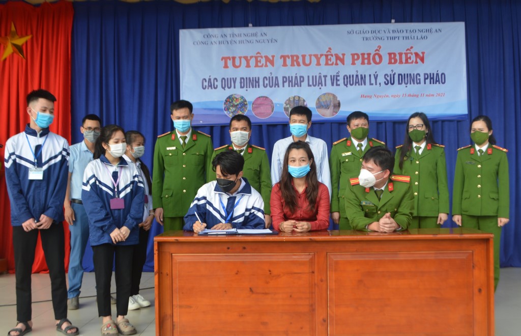 Các chi đoàn ký cam kết