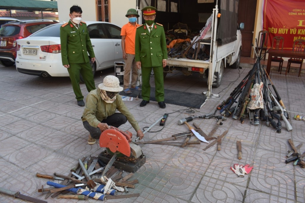 Buổi tiêu hủy có sự giám sát chặt chẽ