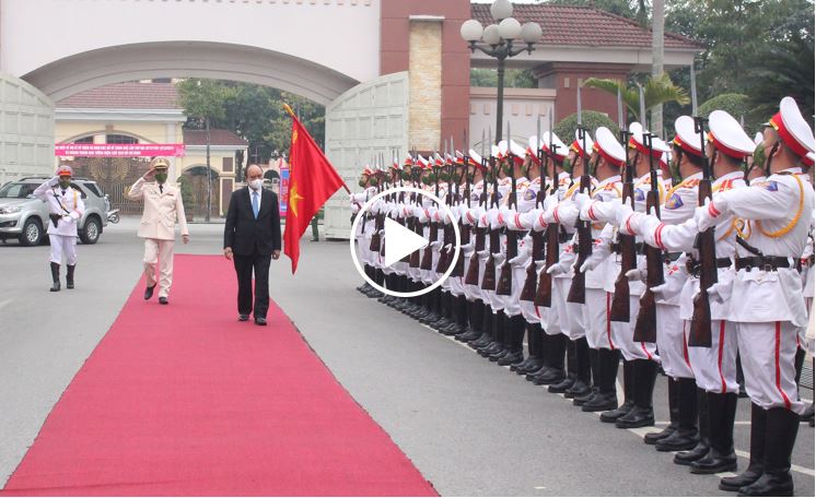 Chủ tịch nước Nguyễn Xuân Phúc thăm và làm việc tại Công an Nghệ An