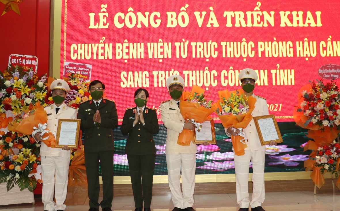 Công bố quyết định chuyển Bệnh viện từ trực thuộc Phòng Hậu cần sang trực thuộc Công an tỉnh