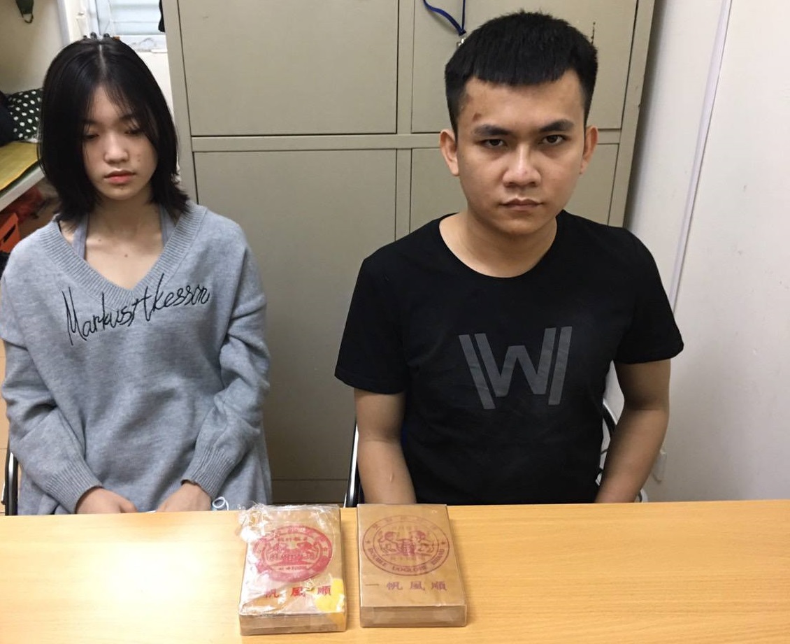 Đối tượng Bùi Thị Xuân và Nguyễn Chí Cường cùng tang vật tại cơ quan Công an