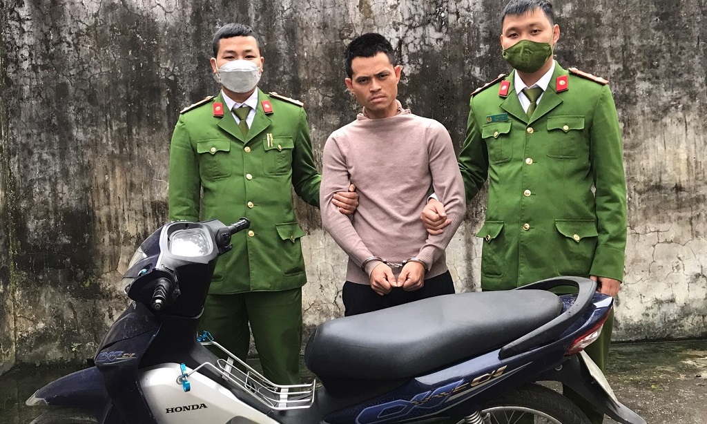 Thiếu tiền, mượn xe mang đi cầm cố