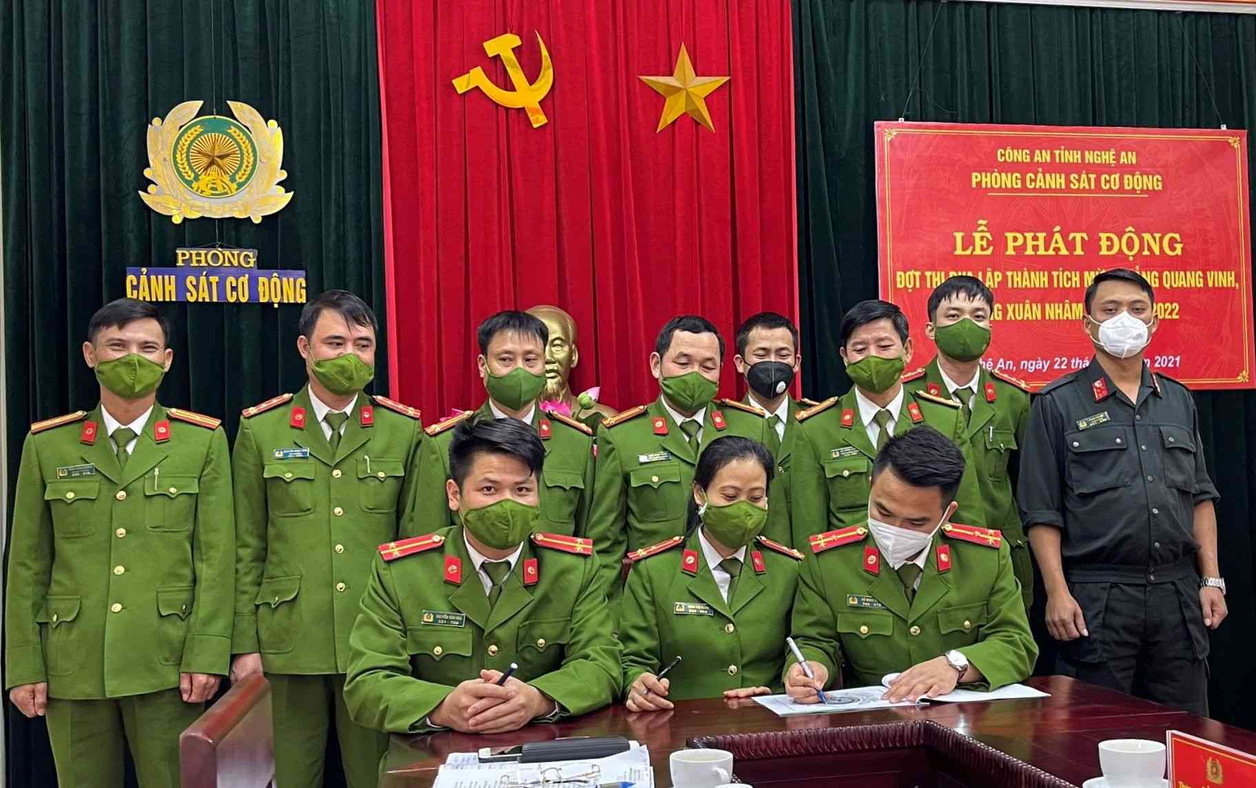 Các đội, đại đội và tổ chức đoàn thể Phòng Cảnh sát Cơ động ký cam kết thực hiện đợt thi đua