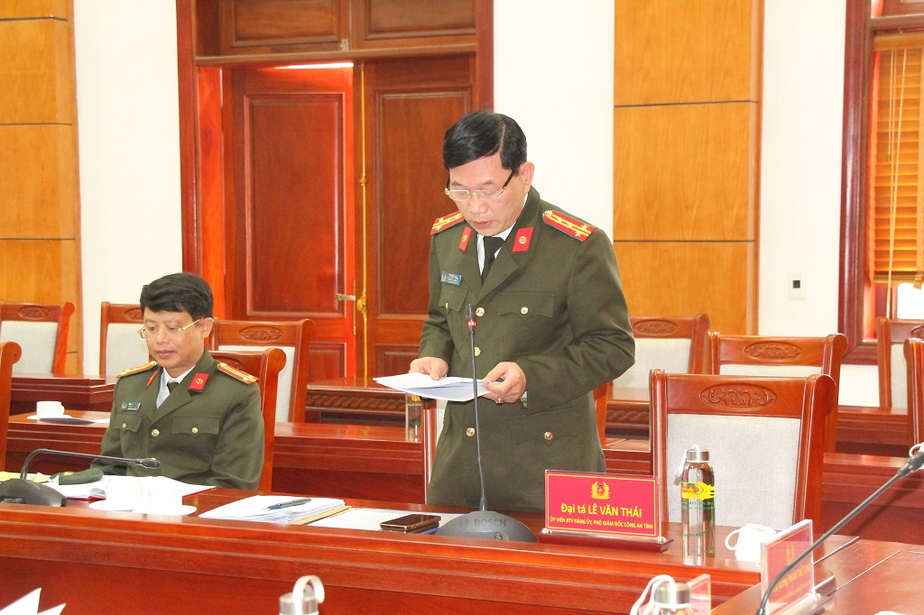 Đồng chí Đại tá Lê Văn Thái, Phó Giám đốc Công an tỉnh phát biểu tại hội nghị