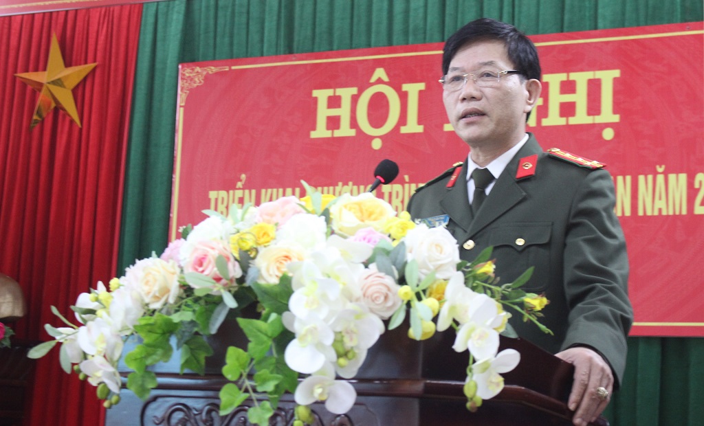 Đồng chí Đại tá Lê Văn Thái, Phó Giám đốc Công an tỉnh phát biểu tại Hội nghị