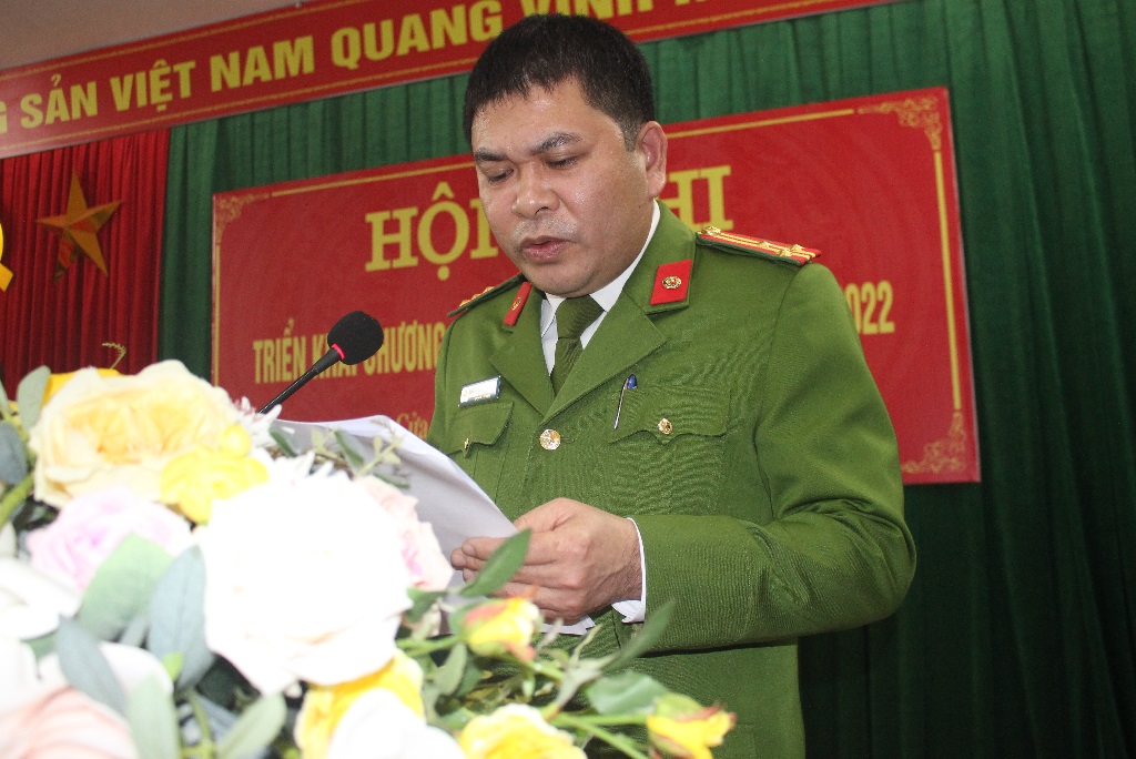 Đồng chí Thượng tá Vi Văn Giang, Trưởng Công an thị xã Cửa Lò phát biểu khai mạc Hội nghị