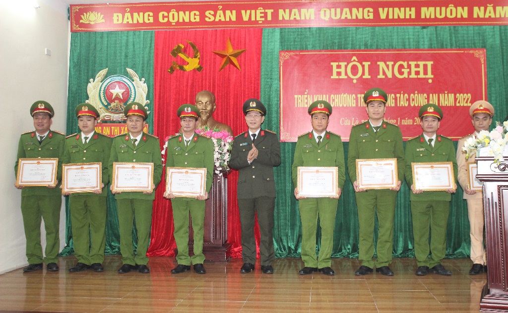 Trao danh hiệu “Đơn vị Tiên tiến” cho các tập thể