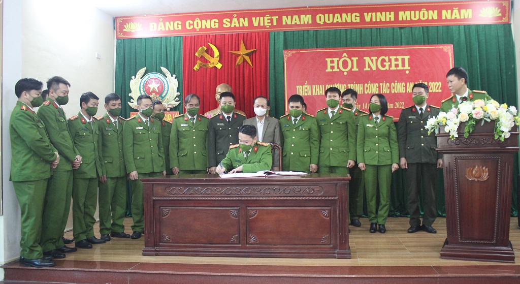 Ký giao ước thi đua “Vì an ninh Tổ quốc” năm 2022