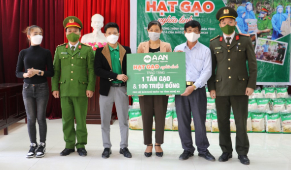Chia sẻ yêu thương với bà con Nhân dân