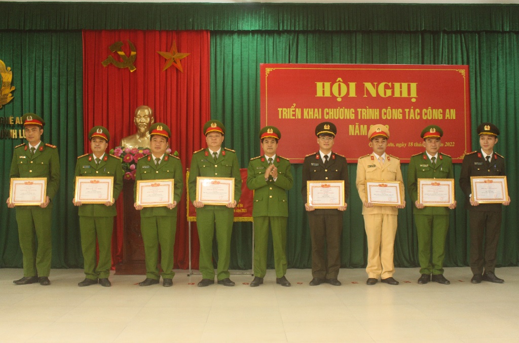 Trao danh hiệu 
