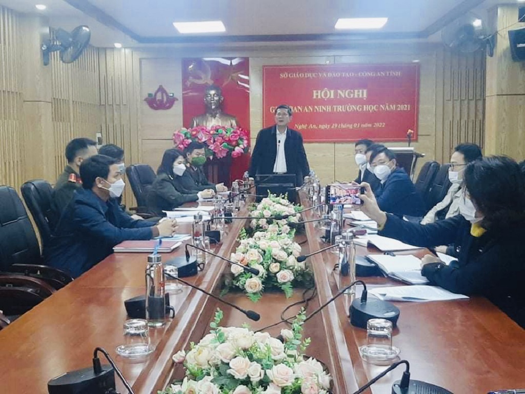 Đồng chí Thái Văn Thành, Giám đốc Sở GD&ĐT phát biểu tại Hội nghị