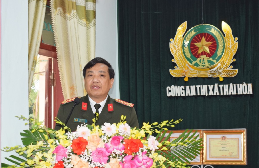 Đồng chí Đại tá Hồ Văn Tứ, Phó Giám đốc Công an tỉnh phát biểu chỉ đạo tại Hội nghị