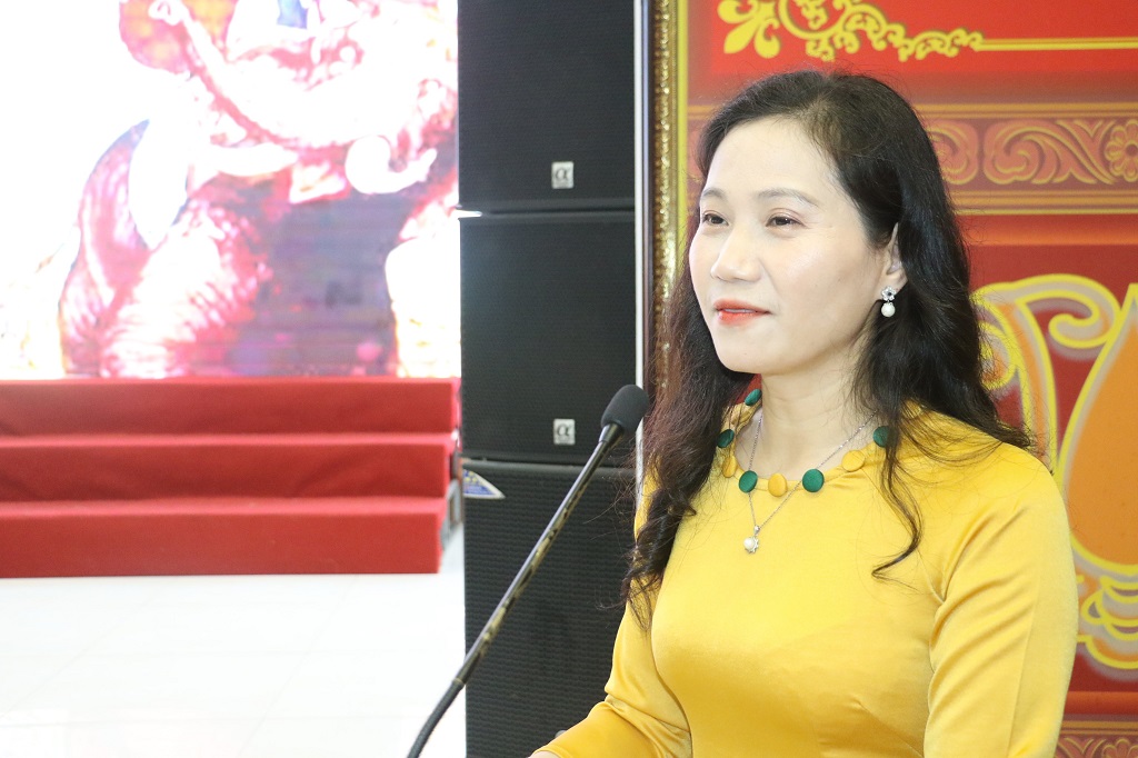 Đồng chí Thượng tá Nguyễn Việt Hà, Chủ tịch Hội Phụ nữ Công an tỉnh trình bày diễn văn kỷ niệm