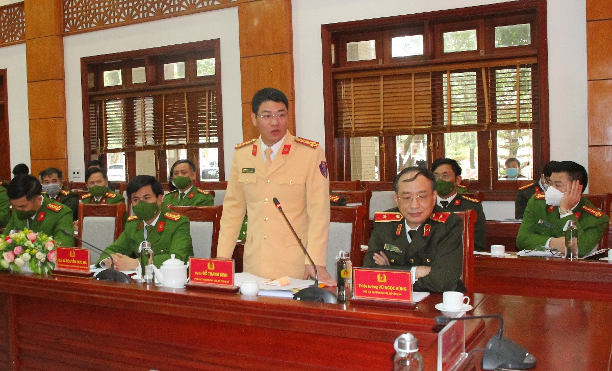 Đồng chí Đại tá Đỗ Thanh Bình, Phó Cục trưởng Cục Cảnh sát Giao thông phát biểu tại Hội nghị